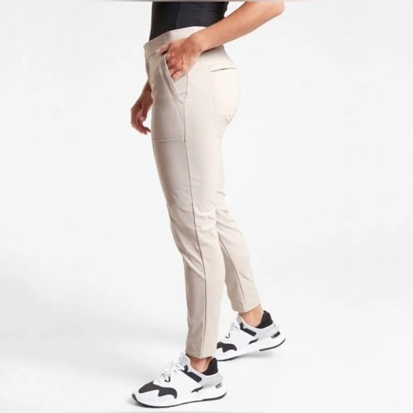 Athleta Wander Stash Pant in Khaki Tan Women's 10 Nwot Athleisure Minimalist - Picture 1 of 7